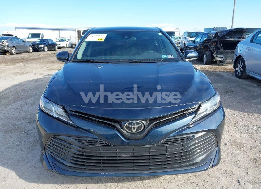 Photo 11 of 2020 Toyota Camry LE (VIN 4T1C11AK5LU977966)