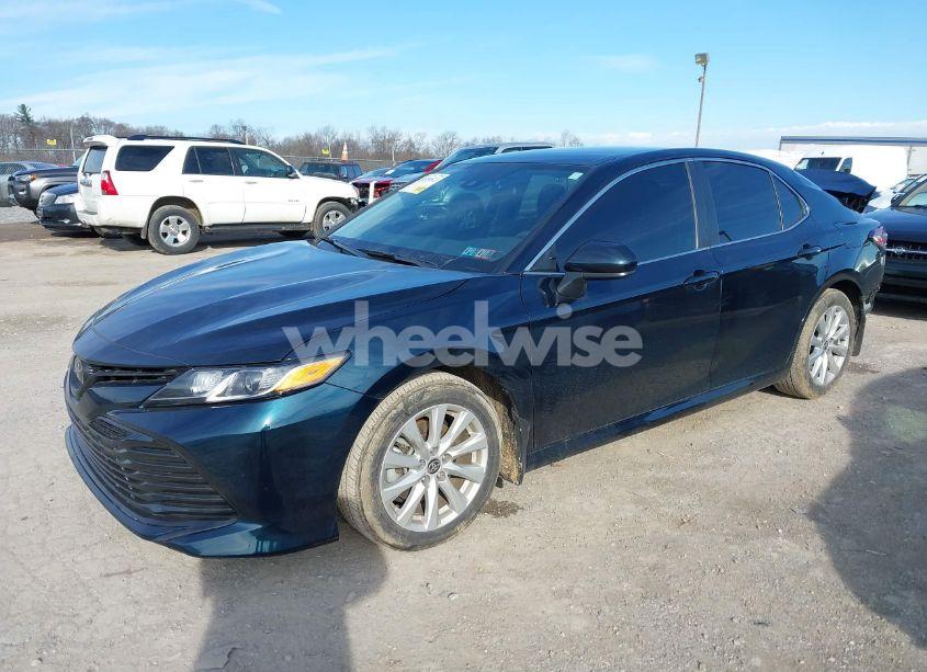 Photo 2 of 2020 Toyota Camry LE (VIN 4T1C11AK5LU977966)