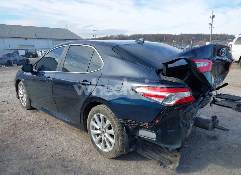 Photo 3 of 2020 Toyota Camry LE (VIN 4T1C11AK5LU977966)