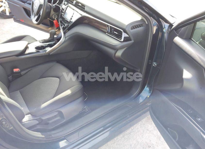 Photo 5 of 2020 Toyota Camry LE (VIN 4T1C11AK5LU977966)