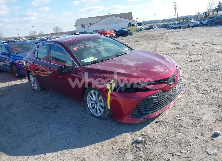 2020 Toyota Camry LE (VIN 4T1C11AK5LU996159) main photo