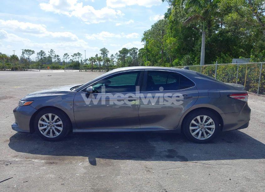 Photo 14 of 2020 Toyota Camry LE (VIN 4T1C11AK5LU997165)