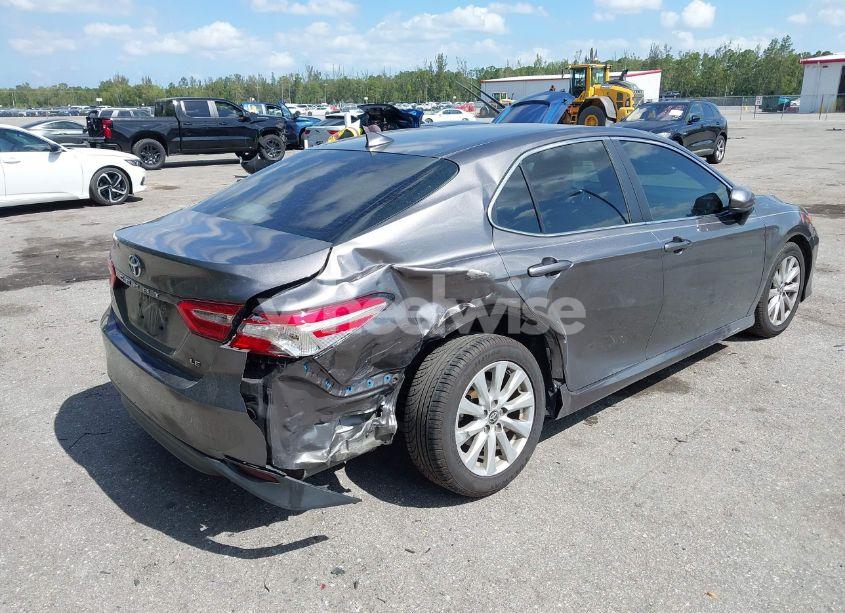 Photo 4 of 2020 Toyota Camry LE (VIN 4T1C11AK5LU997165)