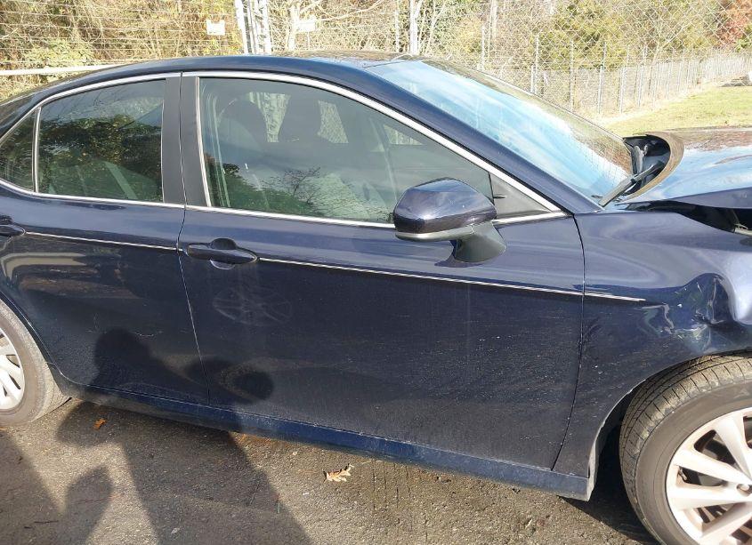 Photo 13 of 2021 Toyota Camry LE (VIN 4T1C11AK5MU513108)