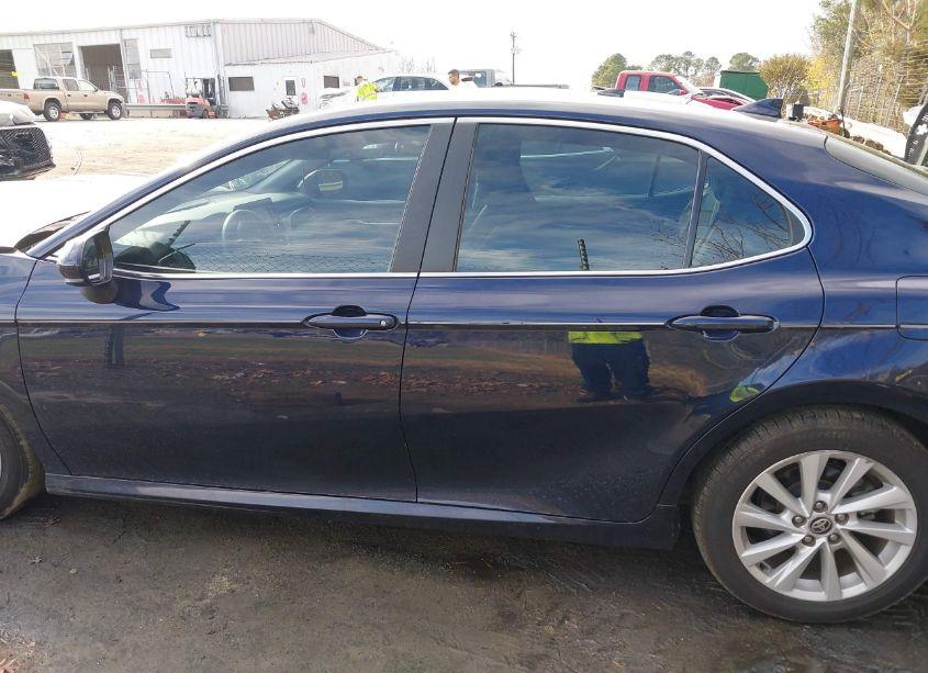 Photo 14 of 2021 Toyota Camry LE (VIN 4T1C11AK5MU513108)