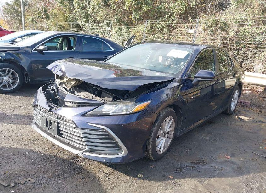 Photo 2 of 2021 Toyota Camry LE (VIN 4T1C11AK5MU513108)