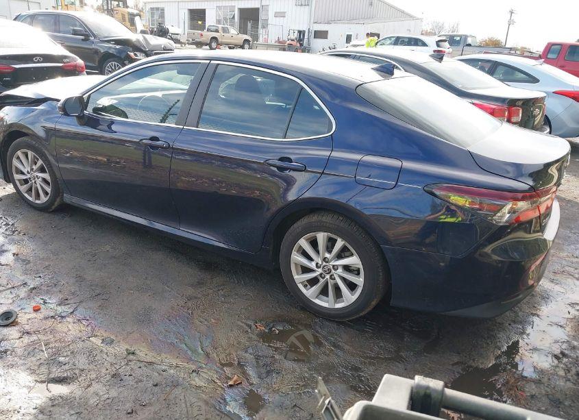 Photo 3 of 2021 Toyota Camry LE (VIN 4T1C11AK5MU513108)