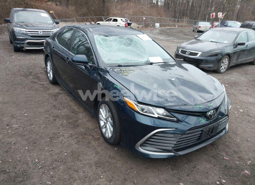 Photo 6 of 2021 Toyota Camry LE (VIN 4T1C11AK5MU546304)