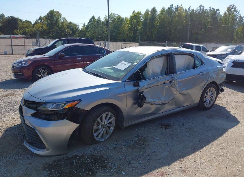 Photo 2 of 2021 Toyota Camry LE (VIN 4T1C11AK5MU550482)