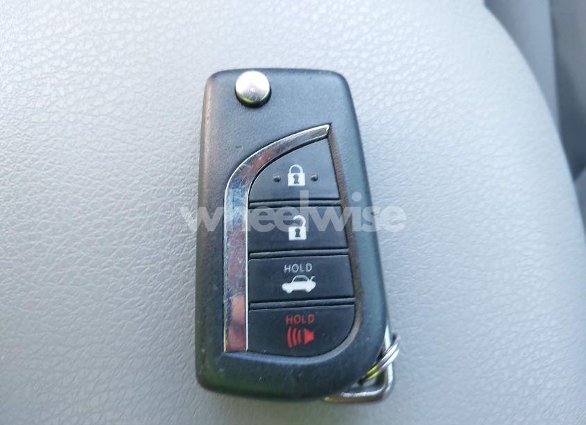 Photo 11 of 2021 Toyota Camry LE (VIN 4T1C11AK5MU563426)