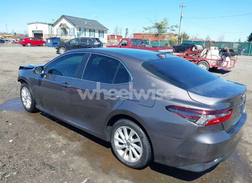 Photo 3 of 2021 Toyota Camry LE (VIN 4T1C11AK5MU563426)