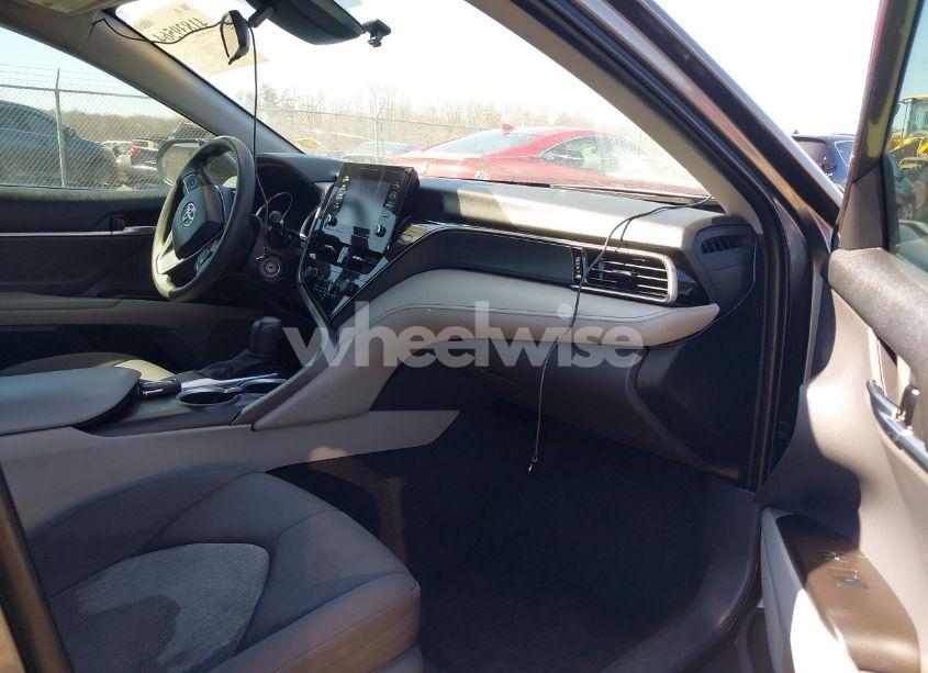 Photo 5 of 2021 Toyota Camry LE (VIN 4T1C11AK5MU563426)