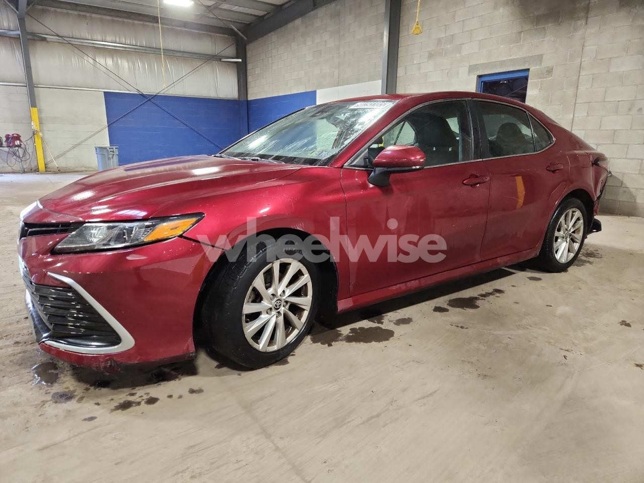 2021 TOYOTA CAMRY LE (VIN 4T1C11AK5MU565998) main photo