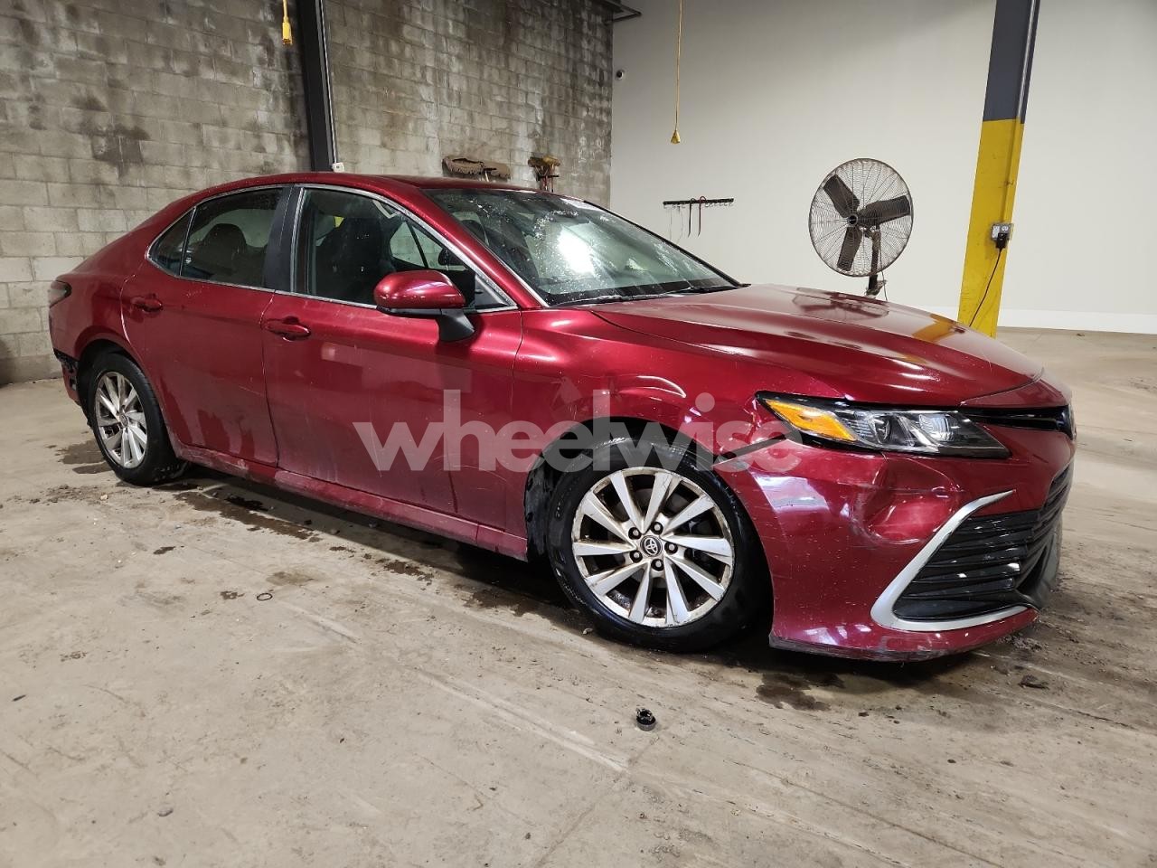 Photo 4 of 2021 TOYOTA CAMRY LE (VIN 4T1C11AK5MU565998)