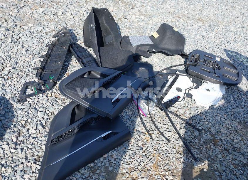 Photo 12 of 2021 Toyota Camry LE (VIN 4T1C11AK5MU586401)