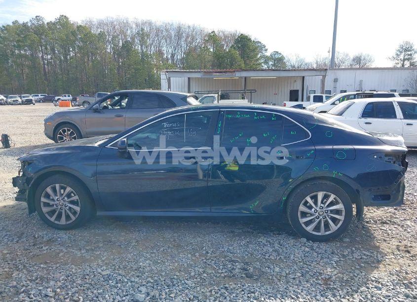 Photo 15 of 2021 Toyota Camry LE (VIN 4T1C11AK5MU586401)