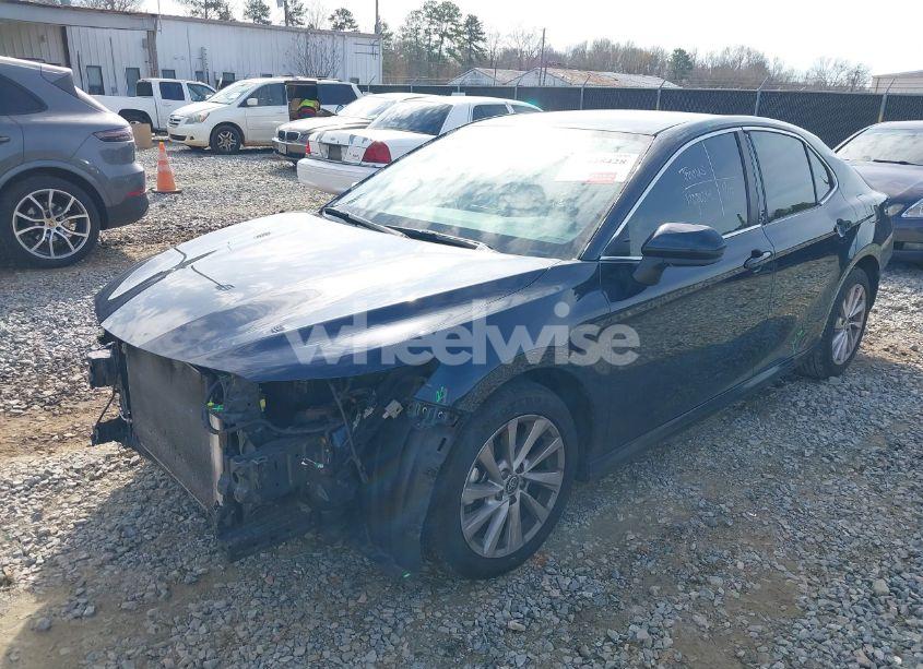 Photo 2 of 2021 Toyota Camry LE (VIN 4T1C11AK5MU586401)