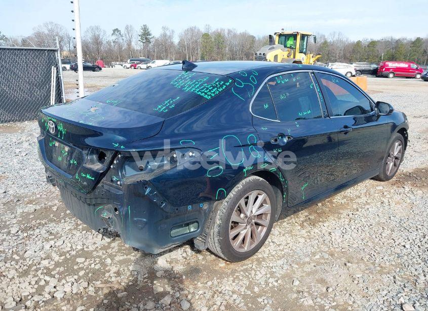 Photo 4 of 2021 Toyota Camry LE (VIN 4T1C11AK5MU586401)