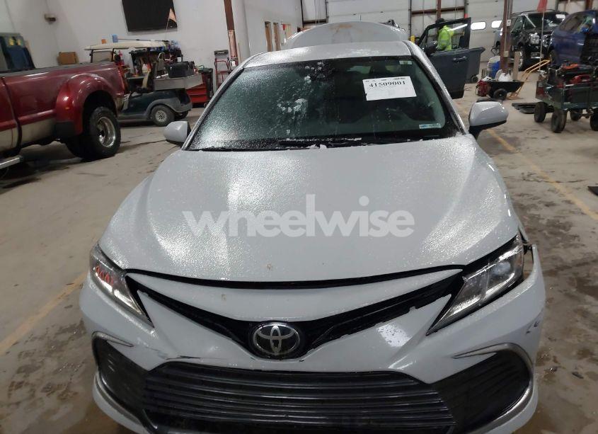 Photo 12 of 2022 Toyota Camry LE (VIN 4T1C11AK5NU037816)