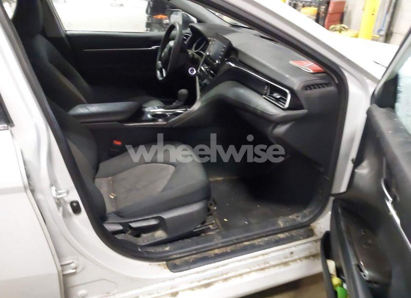 Photo 5 of 2022 Toyota Camry LE (VIN 4T1C11AK5NU037816)