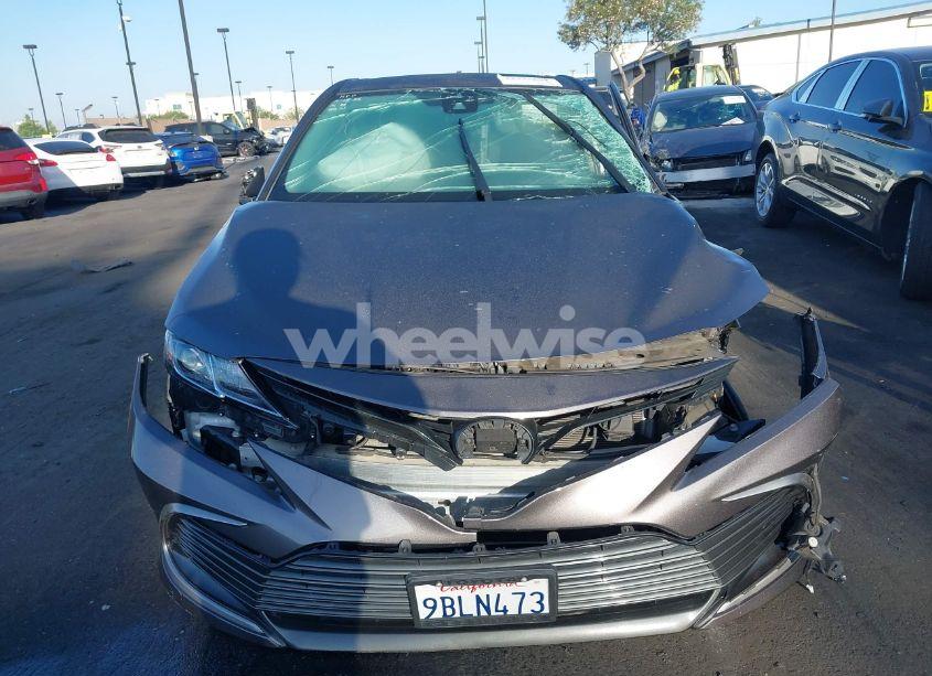 Photo 13 of 2022 Toyota Camry LE (VIN 4T1C11AK5NU047780)