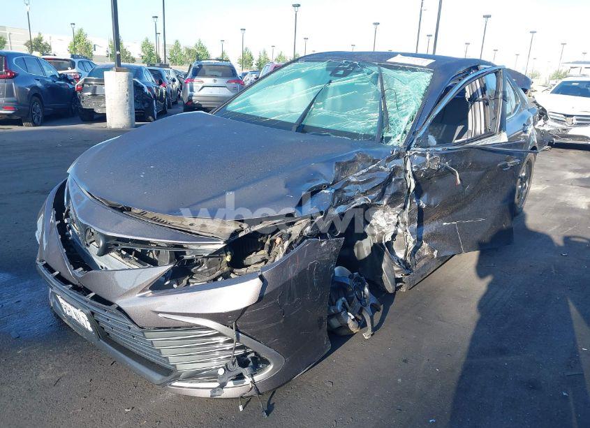 Photo 2 of 2022 Toyota Camry LE (VIN 4T1C11AK5NU047780)