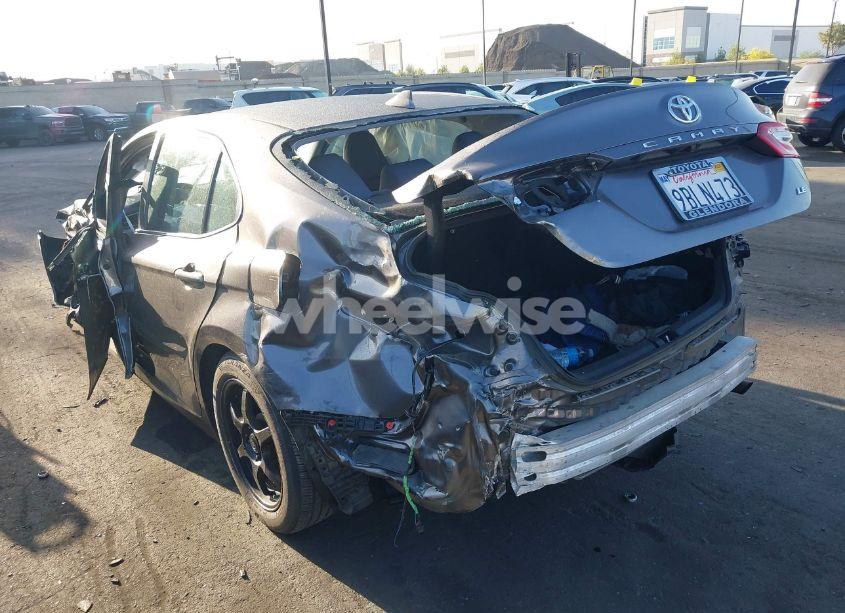 Photo 3 of 2022 Toyota Camry LE (VIN 4T1C11AK5NU047780)