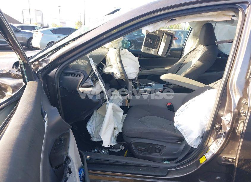 Photo 5 of 2022 Toyota Camry LE (VIN 4T1C11AK5NU047780)
