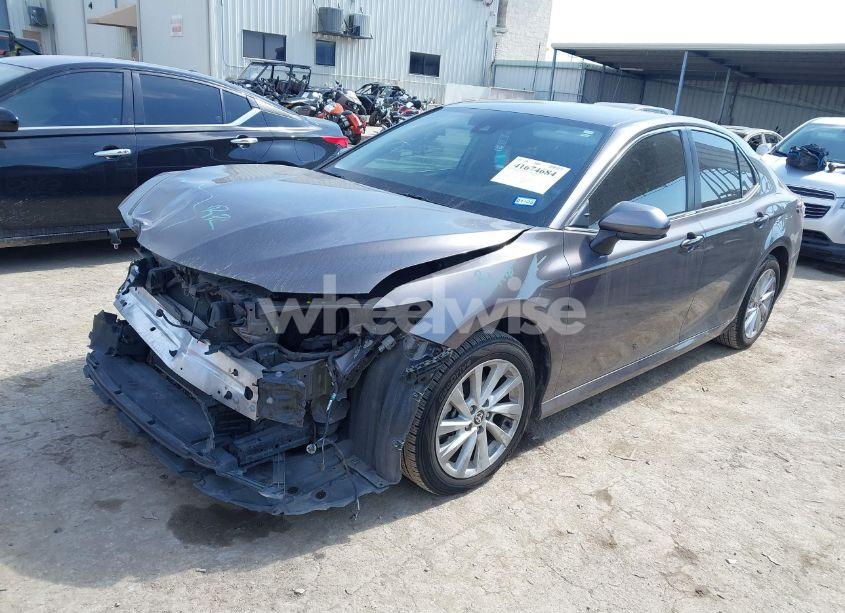 Photo 2 of 2022 Toyota Camry LE (VIN 4T1C11AK5NU651474)