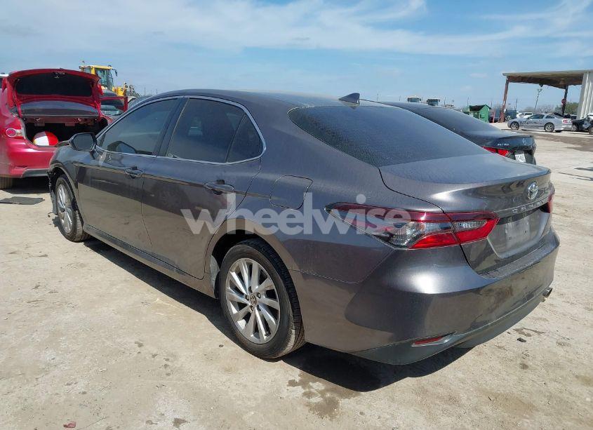 Photo 3 of 2022 Toyota Camry LE (VIN 4T1C11AK5NU651474)