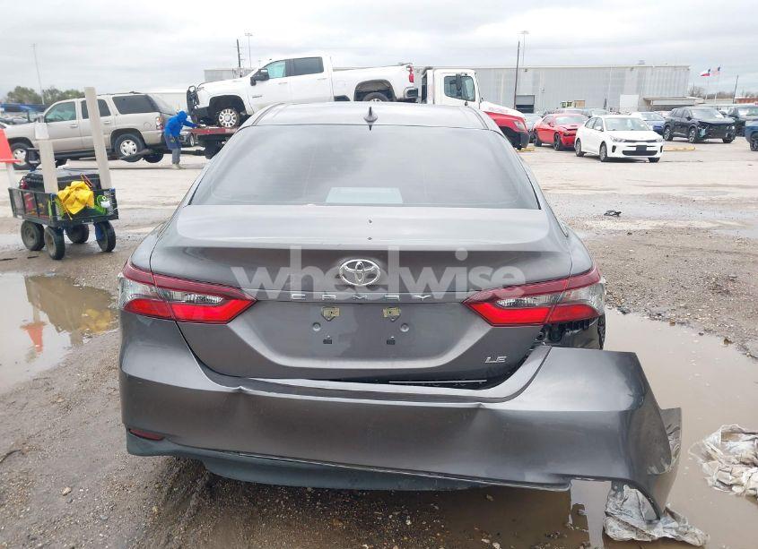 Photo 16 of 2022 Toyota Camry LE (VIN 4T1C11AK5NU669313)