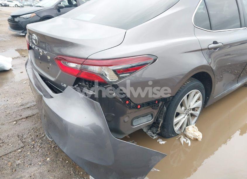 Photo 17 of 2022 Toyota Camry LE (VIN 4T1C11AK5NU669313)