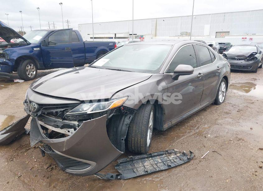 Photo 2 of 2022 Toyota Camry LE (VIN 4T1C11AK5NU669313)