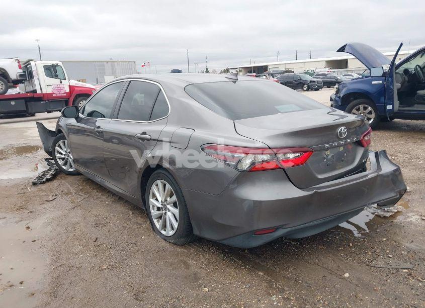 Photo 3 of 2022 Toyota Camry LE (VIN 4T1C11AK5NU669313)