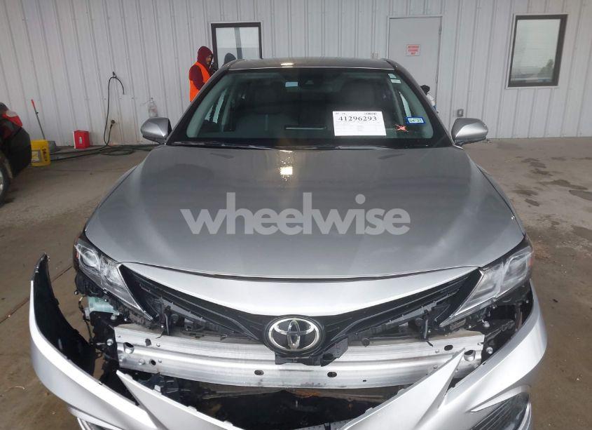 Photo 12 of 2022 Toyota Camry LE (VIN 4T1C11AK5NU690579)