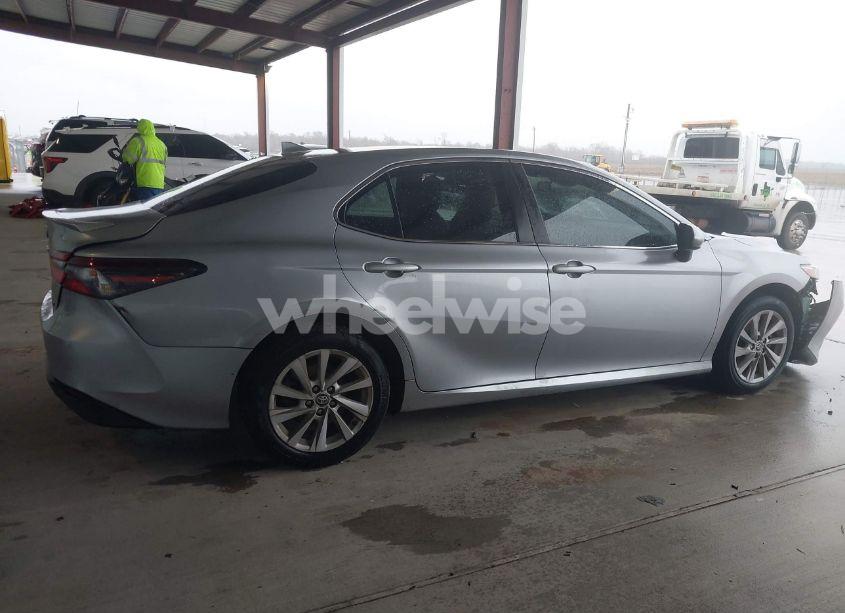 Photo 13 of 2022 Toyota Camry LE (VIN 4T1C11AK5NU690579)