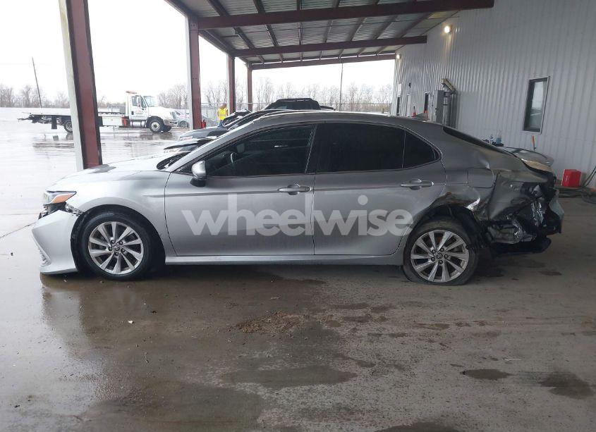 Photo 14 of 2022 Toyota Camry LE (VIN 4T1C11AK5NU690579)