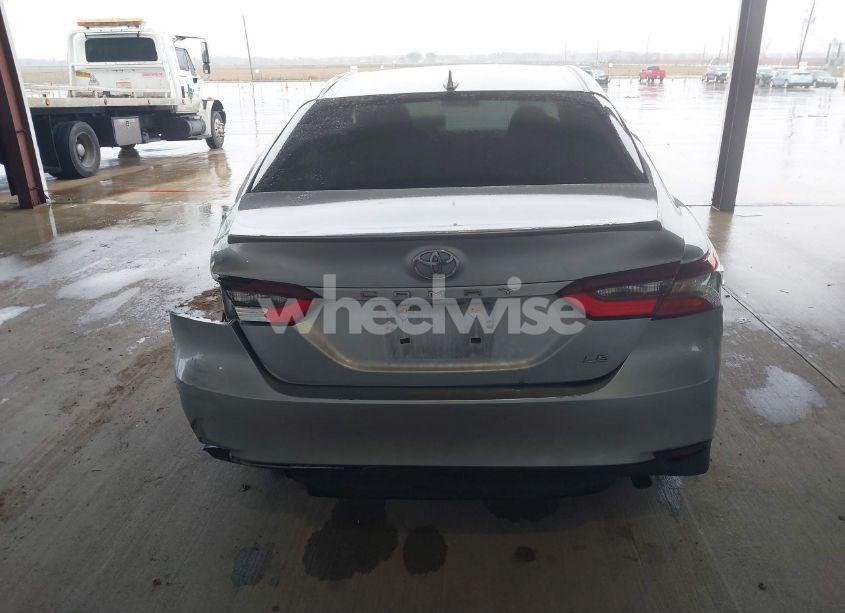 Photo 16 of 2022 Toyota Camry LE (VIN 4T1C11AK5NU690579)