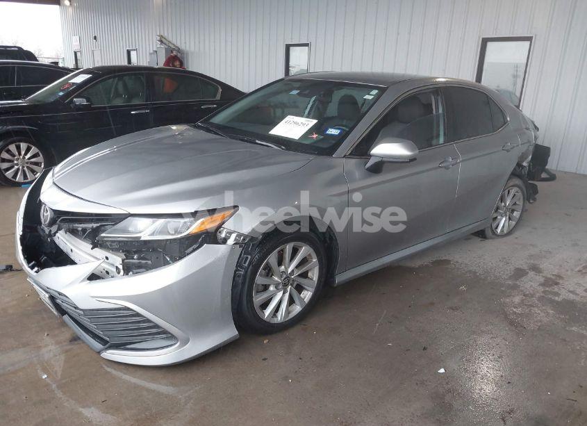 Photo 2 of 2022 Toyota Camry LE (VIN 4T1C11AK5NU690579)