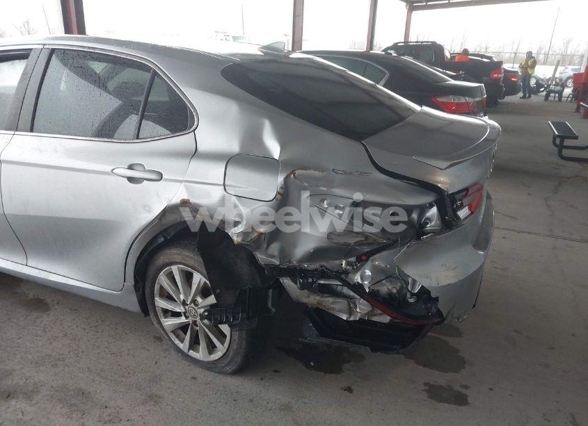 Photo 6 of 2022 Toyota Camry LE (VIN 4T1C11AK5NU690579)