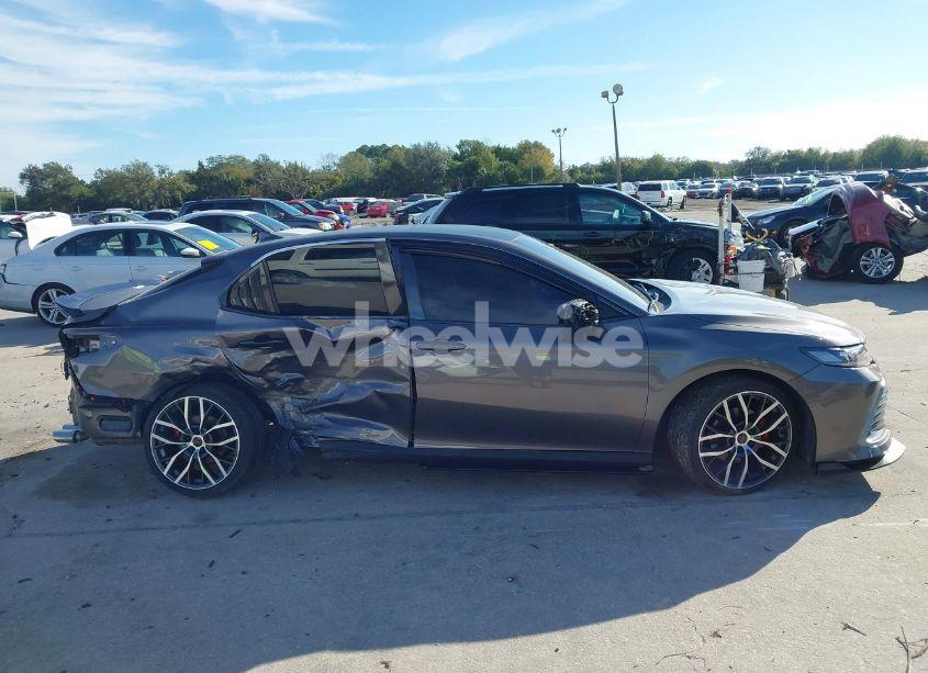 Photo 14 of 2022 Toyota Camry LE (VIN 4T1C11AK5NU692445)