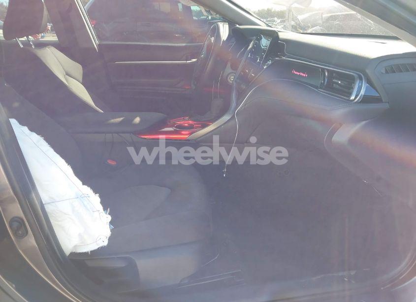 Photo 5 of 2022 Toyota Camry LE (VIN 4T1C11AK5NU692445)