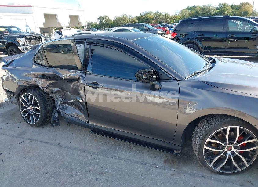 Photo 6 of 2022 Toyota Camry LE (VIN 4T1C11AK5NU692445)