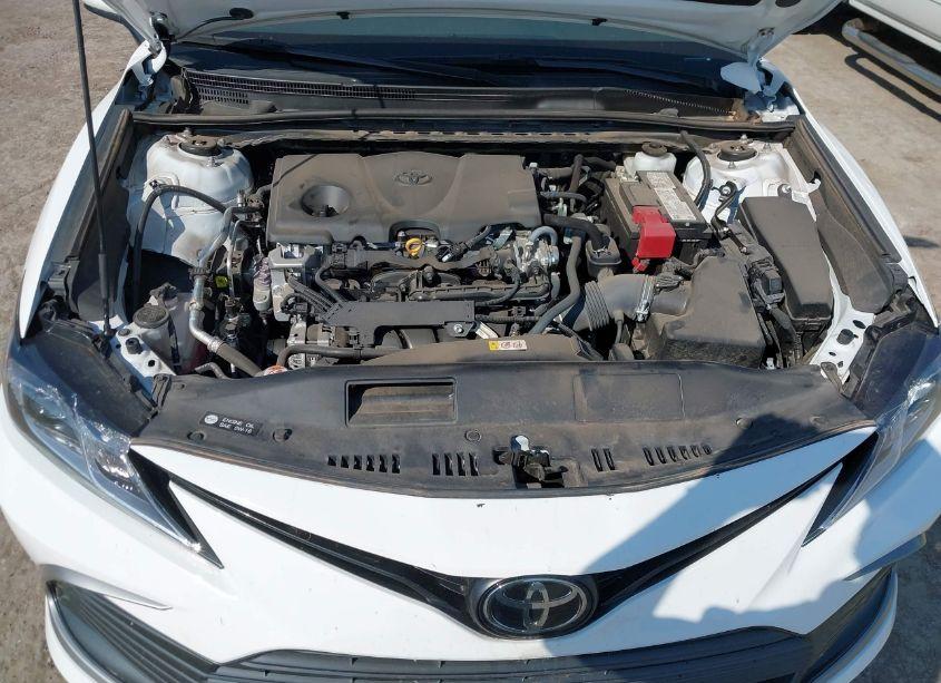 Photo 10 of 2022 Toyota Camry LE (VIN 4T1C11AK5NU693885)