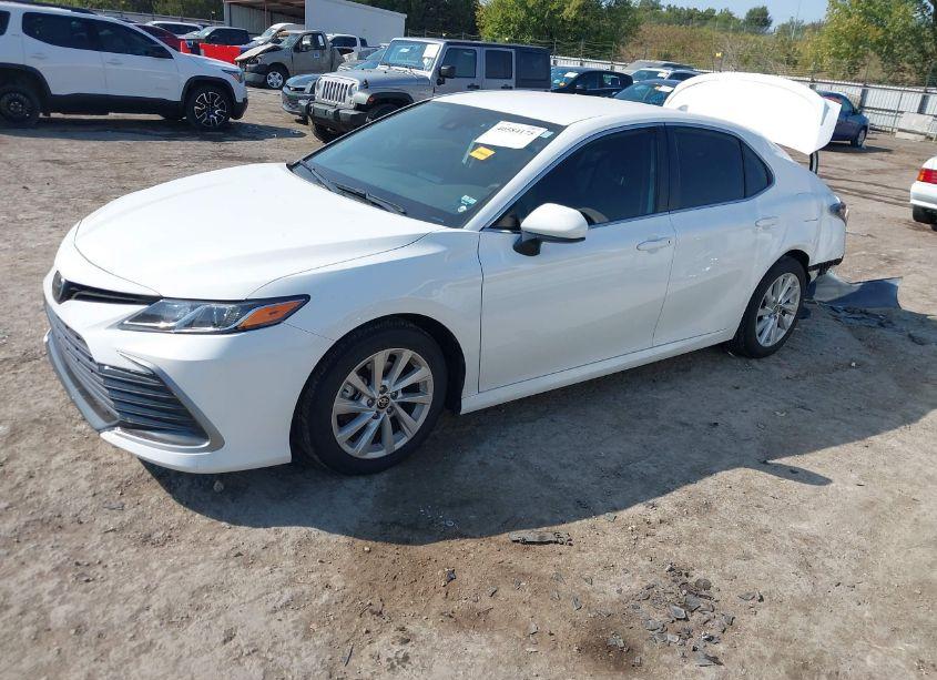 Photo 2 of 2022 Toyota Camry LE (VIN 4T1C11AK5NU693885)