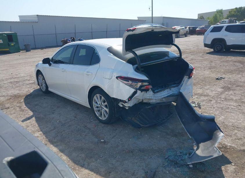 Photo 3 of 2022 Toyota Camry LE (VIN 4T1C11AK5NU693885)