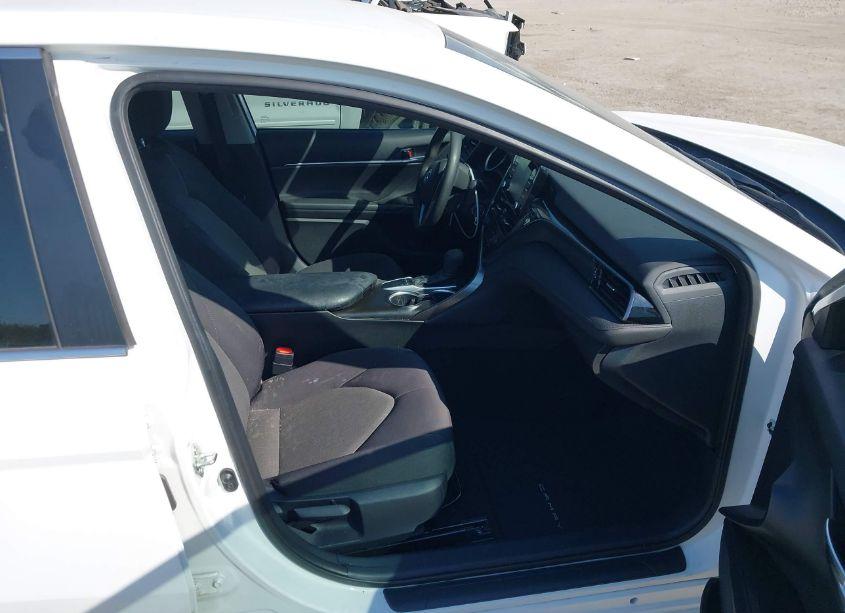 Photo 5 of 2022 Toyota Camry LE (VIN 4T1C11AK5NU693885)