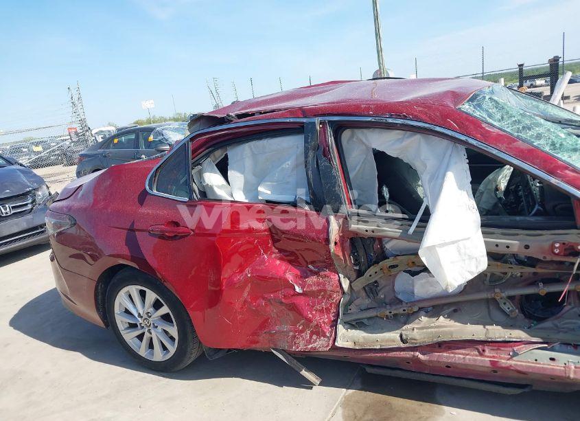 Photo 14 of 2022 Toyota Camry LE (VIN 4T1C11AK5NU698794)