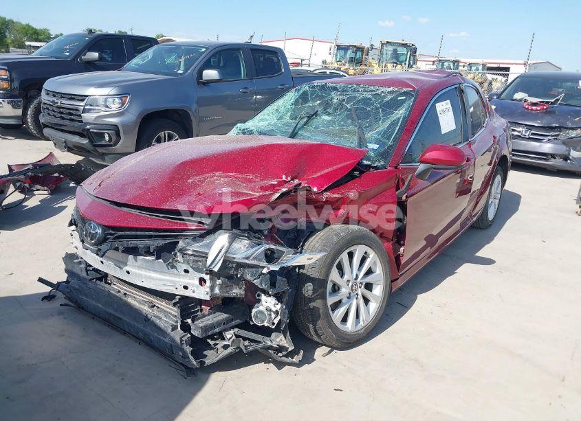 Photo 2 of 2022 Toyota Camry LE (VIN 4T1C11AK5NU698794)