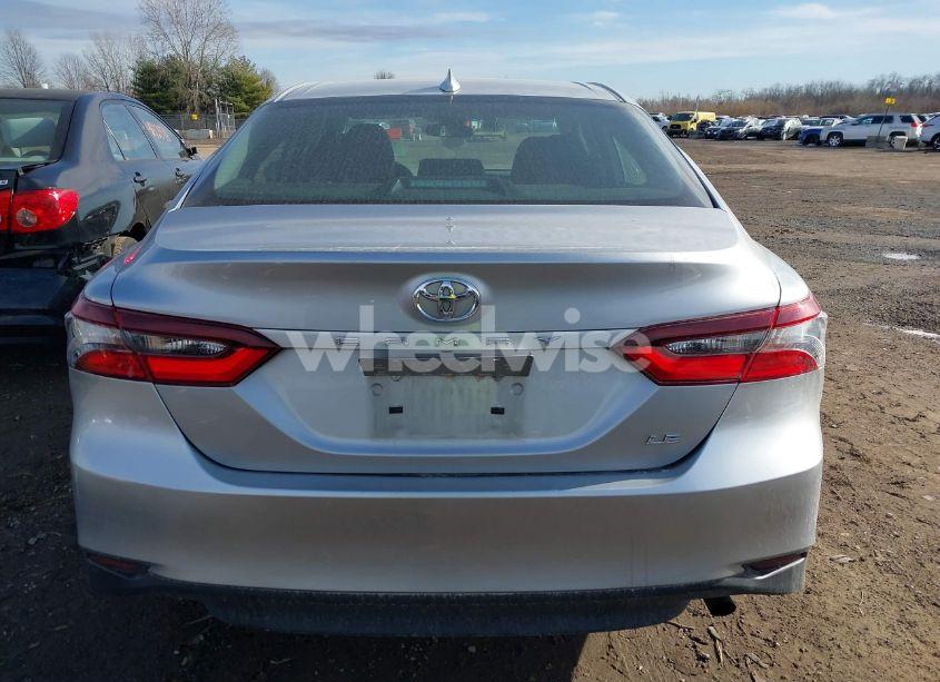 Photo 16 of 2022 Toyota Camry LE (VIN 4T1C11AK5NU713150)